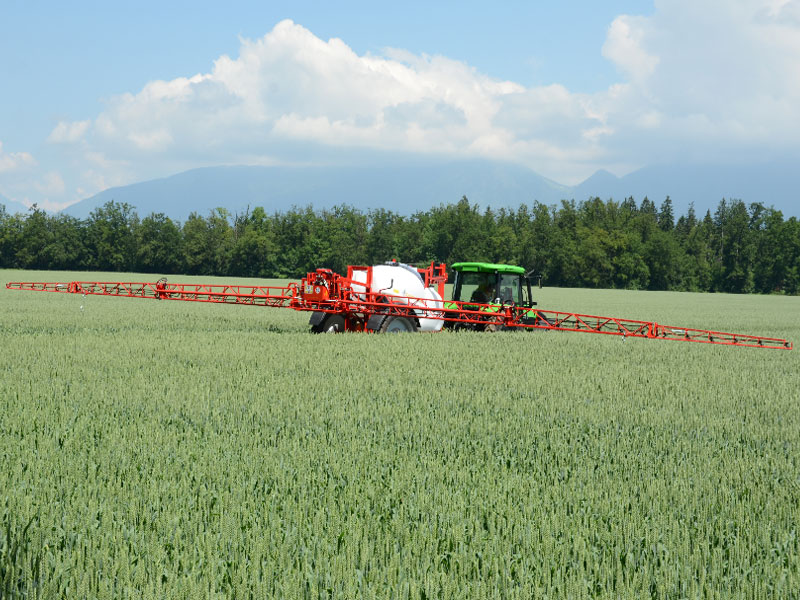 Agromehanika Kranj Vučena Prskalica AGS 2500 EN HP / 21M HP / AG-Tronik S1 / 7