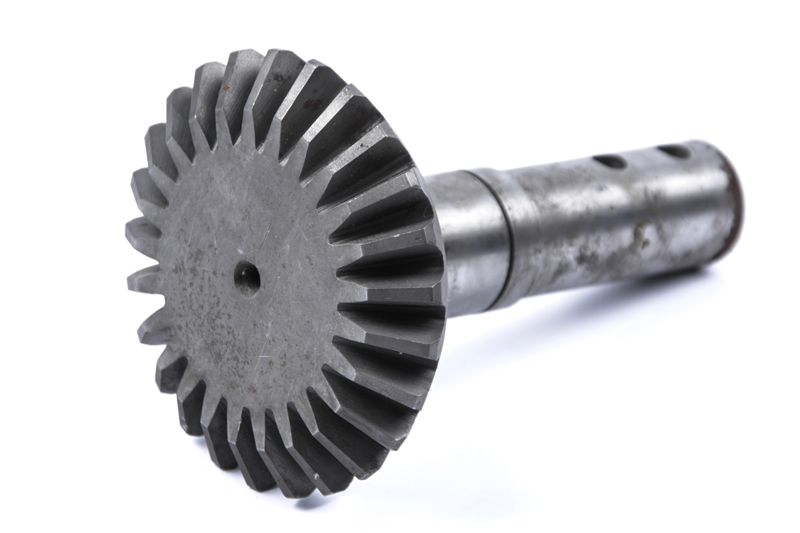 Celikel zupčanik sa osovinom