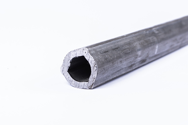 Trouglasta Cev Kardana 26x4 mm 40 cm