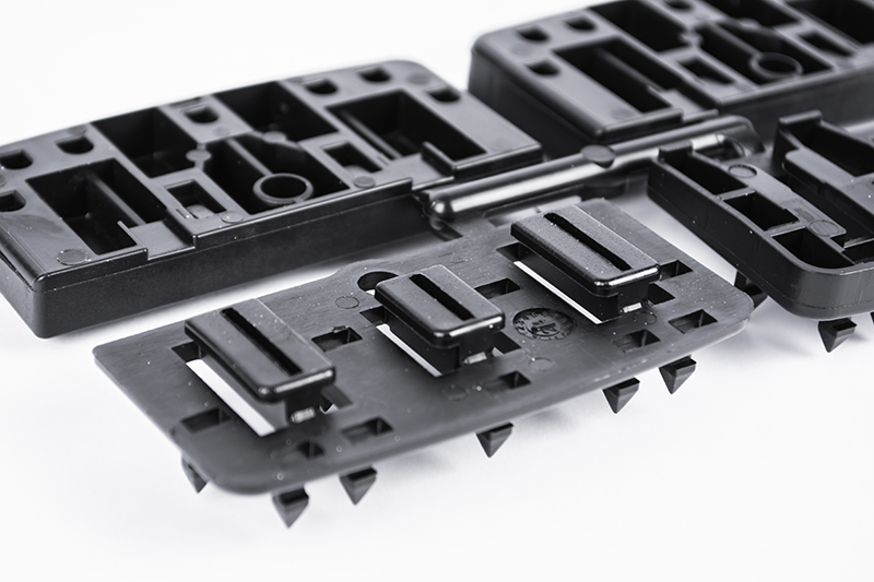 Arno Riva 74 × 40 – plaketa za mrežu