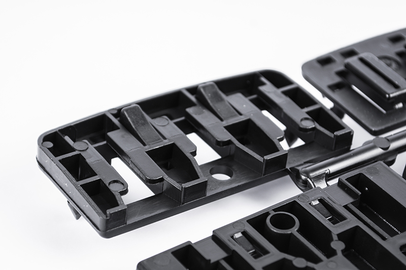 Arno Riva 74 × 40 – plaketa za mrežu